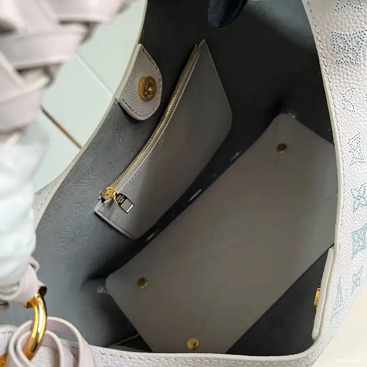 Fashionrepsfam ru 2410YA0180 Bags LV 0816